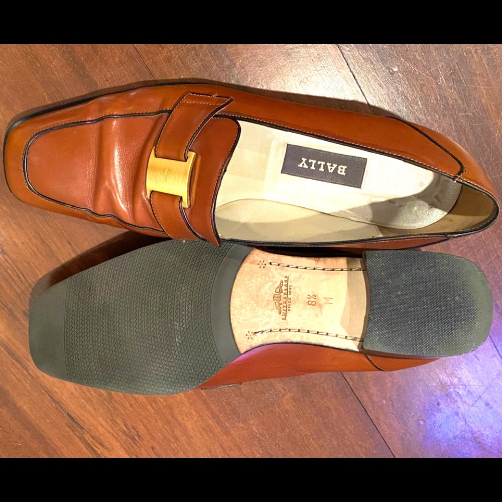 Bally brown loafer with gold hardware 8.5 M